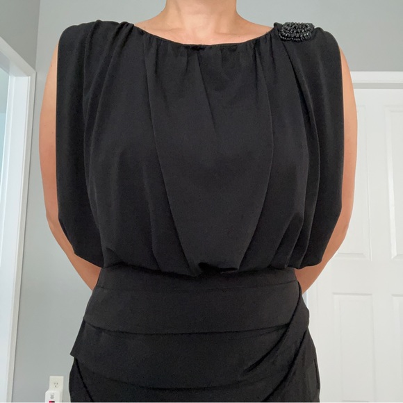 Little black dress with shoulder detail, size 6 - Picture 8 of 10
